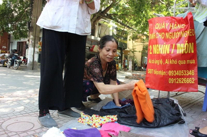 quay hang quan ao 2000 dong ai co ung ho ai kho qua mua