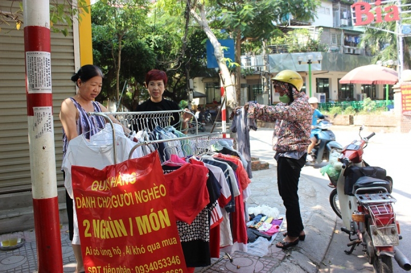 quay hang quan ao 2000 dong ai co ung ho ai kho qua mua