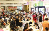 Ngày đầu nghỉ lễ, người Sài Gòn kéo nhau vào trung tâm thương mại