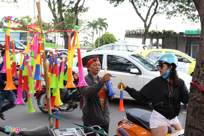 ngay dau nghi le nguoi sai gon keo nhau vao trung tam thuong mai 142678
