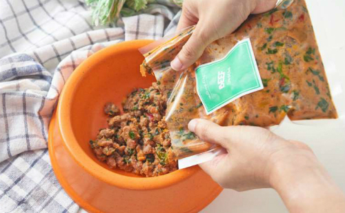 nganh dich vu cho cho nha giau bung no o chau a
