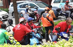 Go-Jek bất ngờ thua Grab trên sân nhà