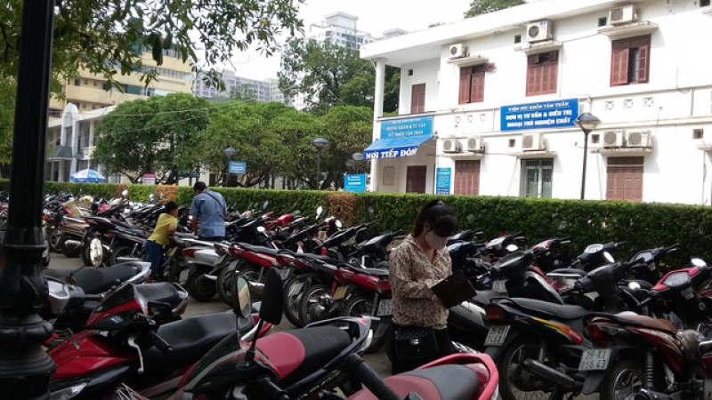 benh vien lon nhat mien bac lui thoi gian ngung trong xe cho benh nhan