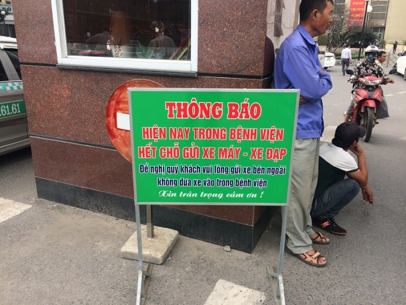 co the gui xe o dau khi benh vien bach mai dong cua bai xe