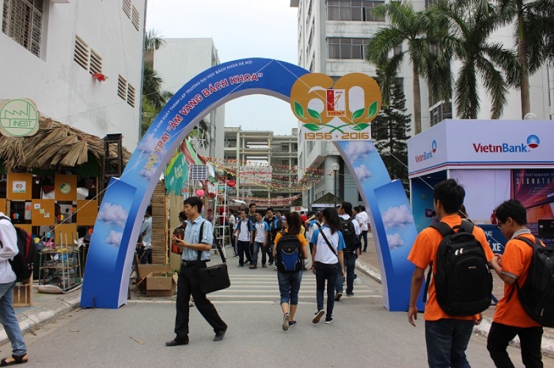 SV ĐH Bách Khoa đua thuyền mô hình kỉ niệm 60 năm thành lập trường sv dh bach khoa dua thuyen mo hinh ki niem 60 nam thanh lap truong