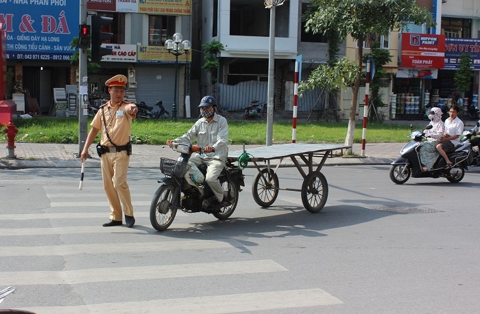 ha noi xe cho hang cong kenh lach luat csgt kien quyet xu ly