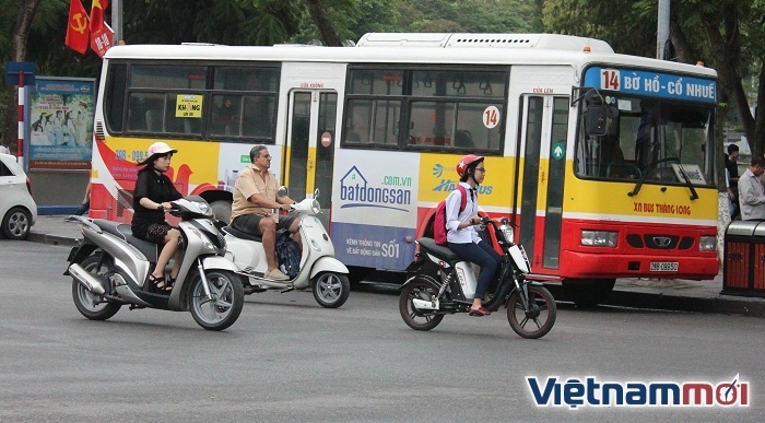 Người nước ngoài vi phạm giao thông ở Việt Nam nguoi nuoc ngoai vi pham giao thong o viet nam