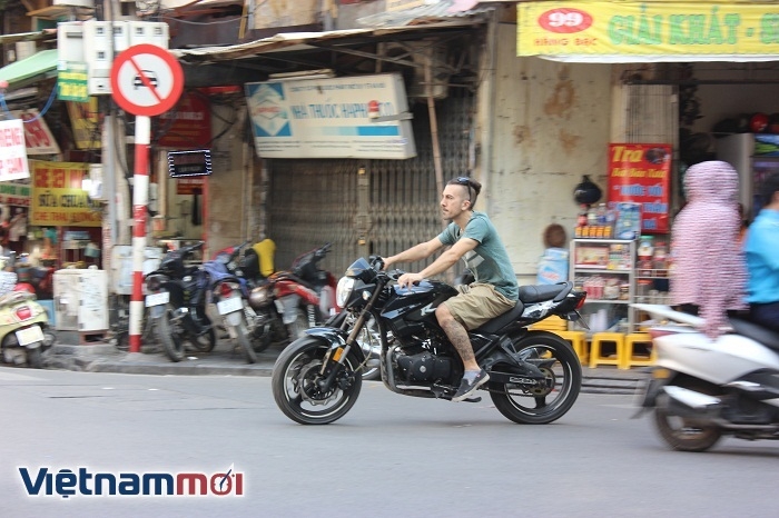 Người nước ngoài vi phạm giao thông ở Việt Nam nguoi nuoc ngoai vi pham giao thong o viet nam