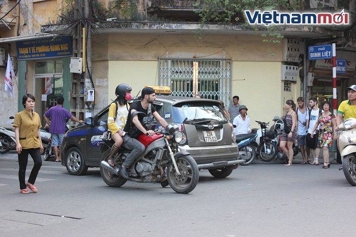 Người nước ngoài vi phạm giao thông ở Việt Nam nguoi nuoc ngoai vi pham giao thong o viet nam