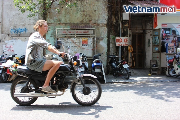 nguoi nuoc ngoai vi pham giao thong o viet nam