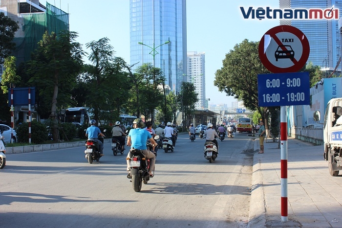 ha noi bat dau cam xe dong cau vuot lang ha de thi cong sua chua