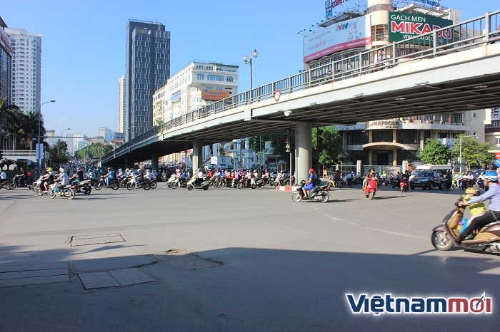 ha noi bat dau cam xe dong cau vuot lang ha de thi cong sua chua