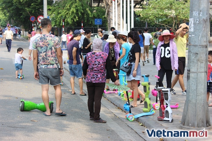 ha noi xe dien can bang tung hoanh pho di bo