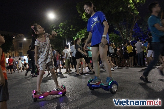 ha noi xe dien can bang tung hoanh pho di bo