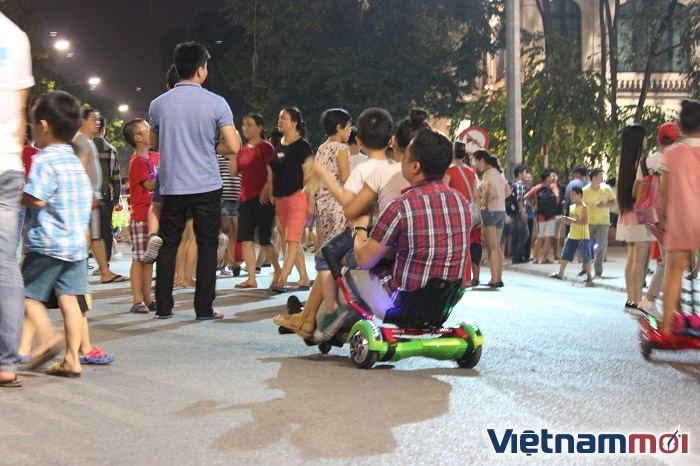ha noi xe dien can bang tung hoanh pho di bo