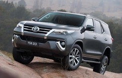 Toyota Fortuner máy dầu, số tự động có thể được bán ở Việt Nam với giá 1,066 tỉ đồng