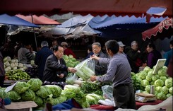Kinh tế Trung Quốc liên tiếp chịu đòn giáng chỉ trong vài ngày