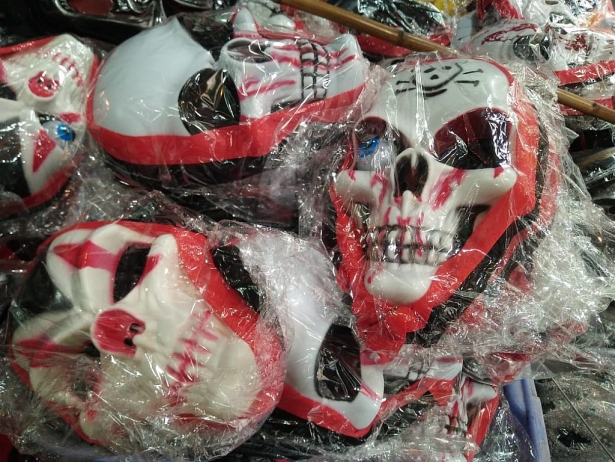 ma quy den tu trung quoc tran ngap thi truong mua halloween
