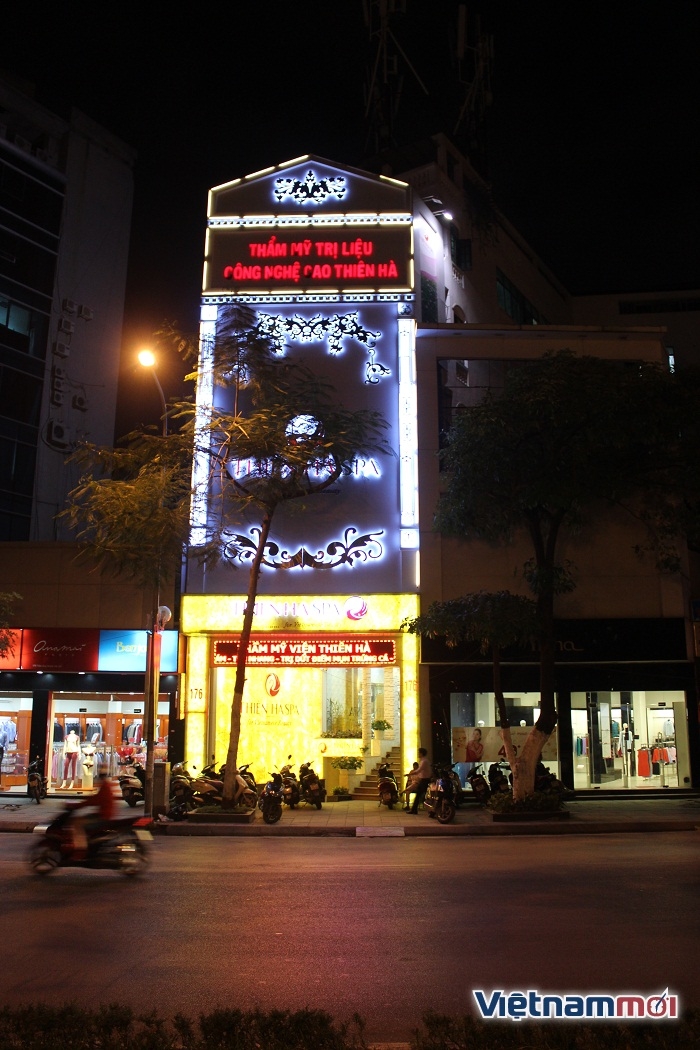 Hà Nội: Hiểm họa cháy từ những biển quảng cáo 'khủng' ha noi hiem hoa chay tu nhung bien quang cao khung