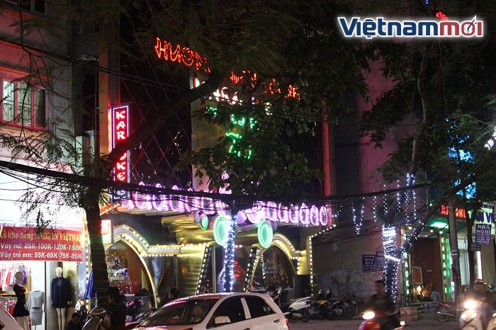 Hà Nội: Hiểm họa cháy từ những biển quảng cáo 'khủng' ha noi hiem hoa chay tu nhung bien quang cao khung