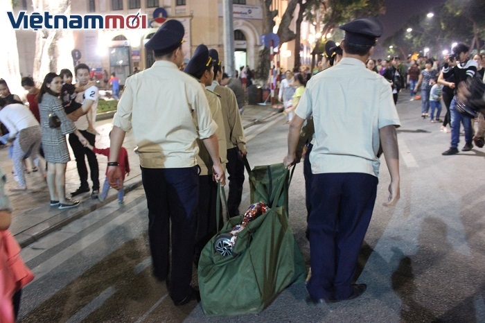 Hà Nội: Bắt đầu hạn chế xe điện cân bằng hoạt động trên phố đi bộ ha noi bat dau han che xe dien can bang tren pho di bo