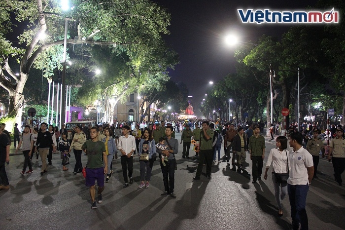 Hà Nội: Bắt đầu hạn chế xe điện cân bằng hoạt động trên phố đi bộ ha noi bat dau han che xe dien can bang tren pho di bo