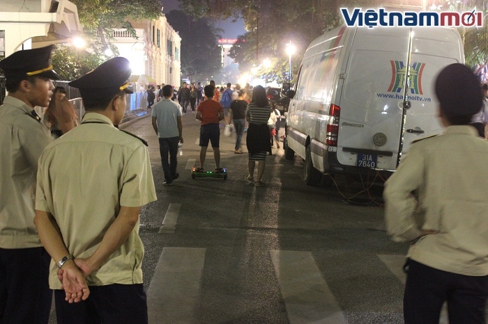 Hà Nội: Bắt đầu hạn chế xe điện cân bằng hoạt động trên phố đi bộ ha noi bat dau han che xe dien can bang tren pho di bo