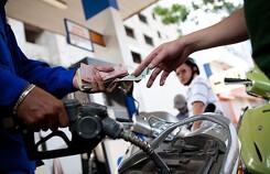 'Ông lớn' Petrolimex thu hơn 6 tỷ USD trong 9 tháng, cổ phiếu vẫn giảm mạnh