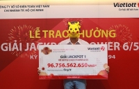 mua to ve so trung 8000 ti dong roi vut o san xe mai sau moi biet