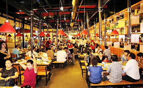 cuoc canh tranh tren tung met dat cua hai ong lon lau nuong bia tuoi