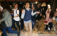 black friday chi em san don canh may rau hung ho