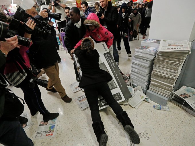 black friday tu hon loan den vang lang