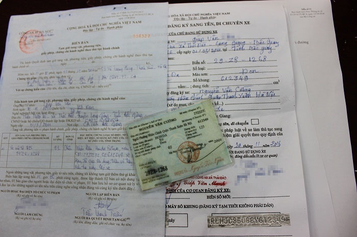 ha noi di sang ten doi chu moi biet minh dung xe gian