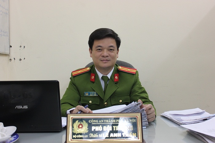 ha noi nguoi dan do xo di sang ten doi chu xe may