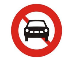 o to bien xanh di vao duong cam con doi dau taxi