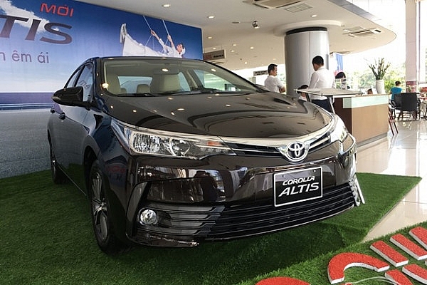 toyota corolla altis giam gia toi 40 trieu dong trong thang cuoi nam