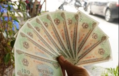 Muốn có tiền giấy 100 đồng phải chịu phí đổi cao gấp hàng trăm lần