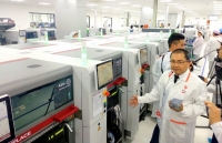 ro ri thiet ke man hinh phang cua samsung galaxy s10 lite thong qua mau op lung