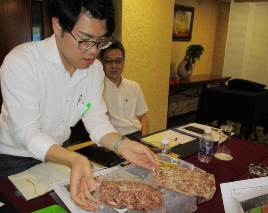 Nhật mang táo, thịt bò, tỏi đen giá cao ngất ngưởng đến Việt Nam nhat mang tao thit bo toi den gia cao ngat nguong den viet nam