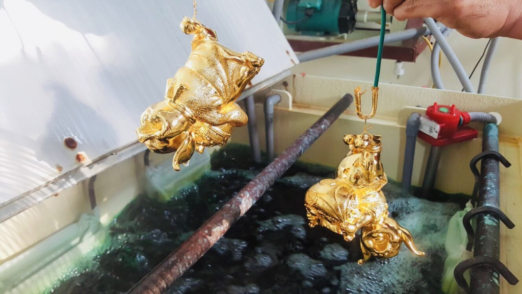 bo qua tang heo cong vang mung tet ky hoi duoc dai gia san lung