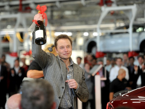 ti phu elon musk tung song chi voi 1 usd moi ngay
