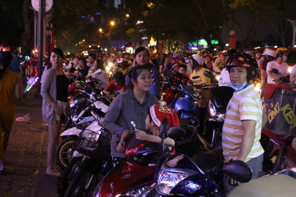 bien nguoi do xuong duong don giang sinh nguyen lan duong trung tam sai gon chi de xe dung do
