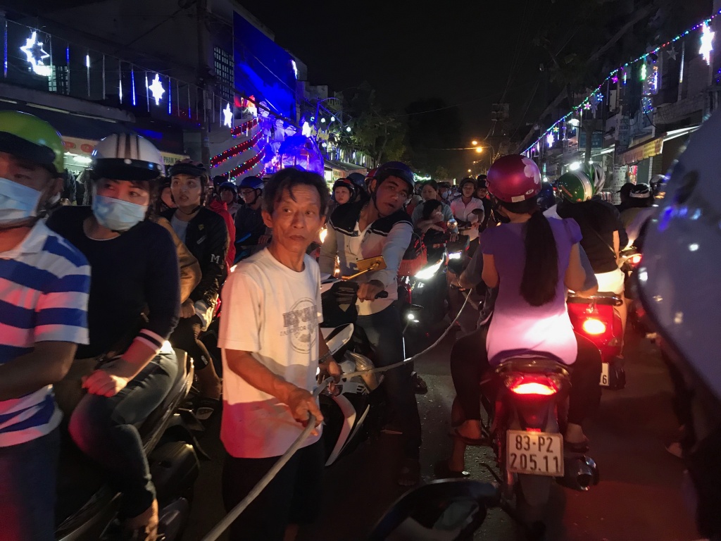 bien nguoi do xuong duong don giang sinh nguyen lan duong trung tam sai gon chi de xe dung do