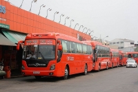 khach hang mua ve phuong trang ve que an tet lai tiep tuc than troi
