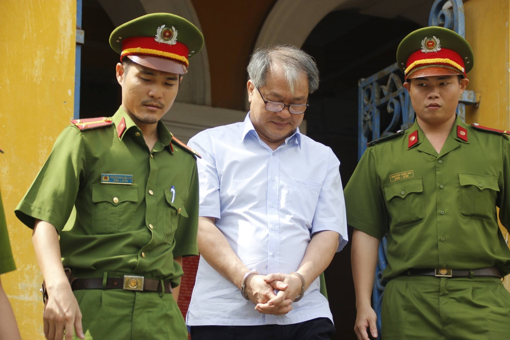 moi quan he giua ha van tham va pham cong danh