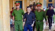 Tình người chốn công đường