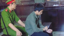 Con dao phòng thân ngày đi tìm cha thành hung khí 'oan nghiệt'