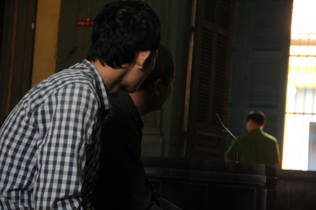 cuo ng ghen nam thanh nien truy sa t ti nh di ch