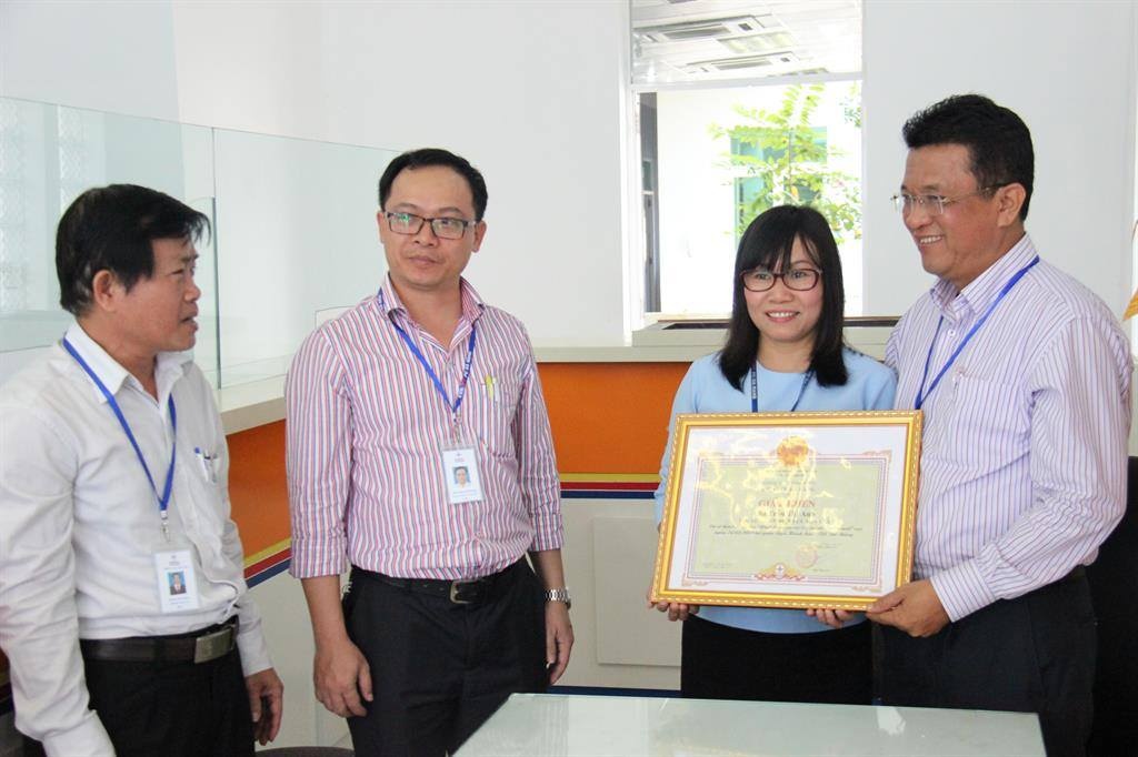 bat ngo voi nguoi phu nu tra lai 1 ty dong cho nguoi danh roi
