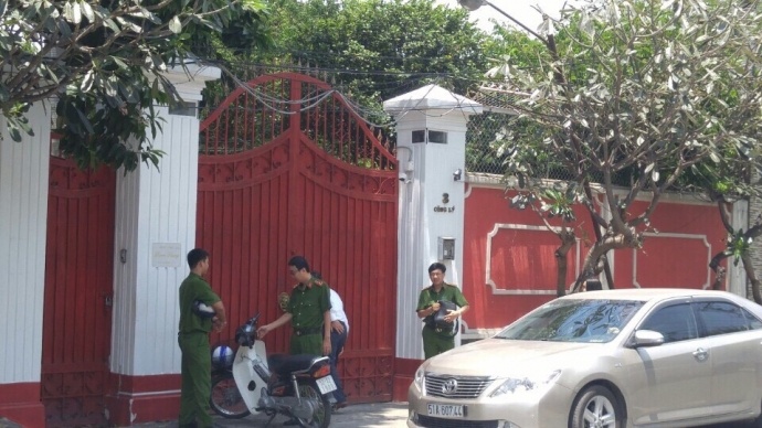 vi sao ba hu a thi pha n bi khoi to va kham xet nha